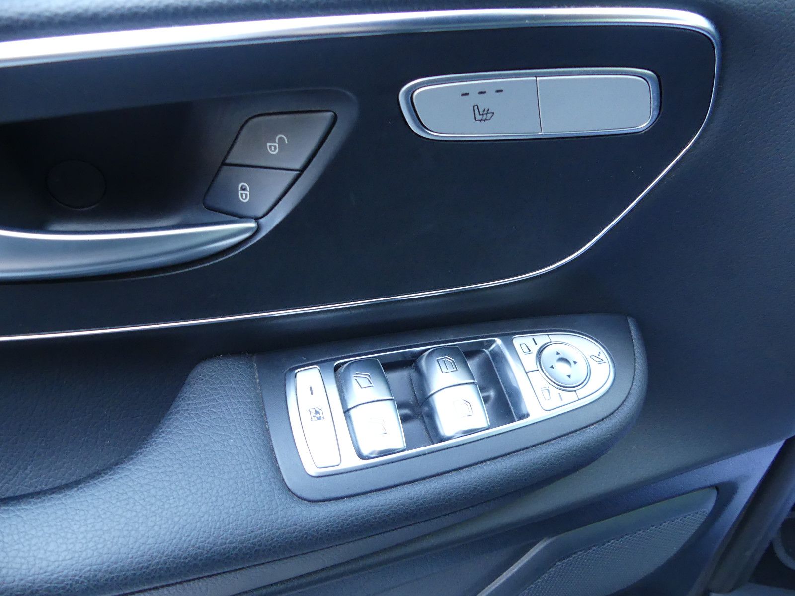 Fahrzeugabbildung Mercedes-Benz V 250 "SCHECKHEFTGEPF."AMG-LINE"7.SITZER"