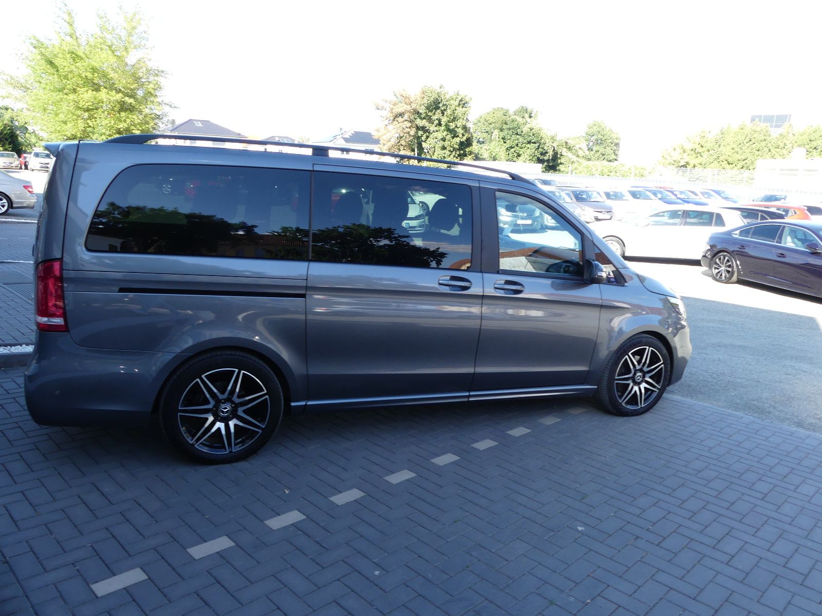 Fahrzeugabbildung Mercedes-Benz V 250 "SCHECKHEFTGEPF."AMG-LINE"7.SITZER"