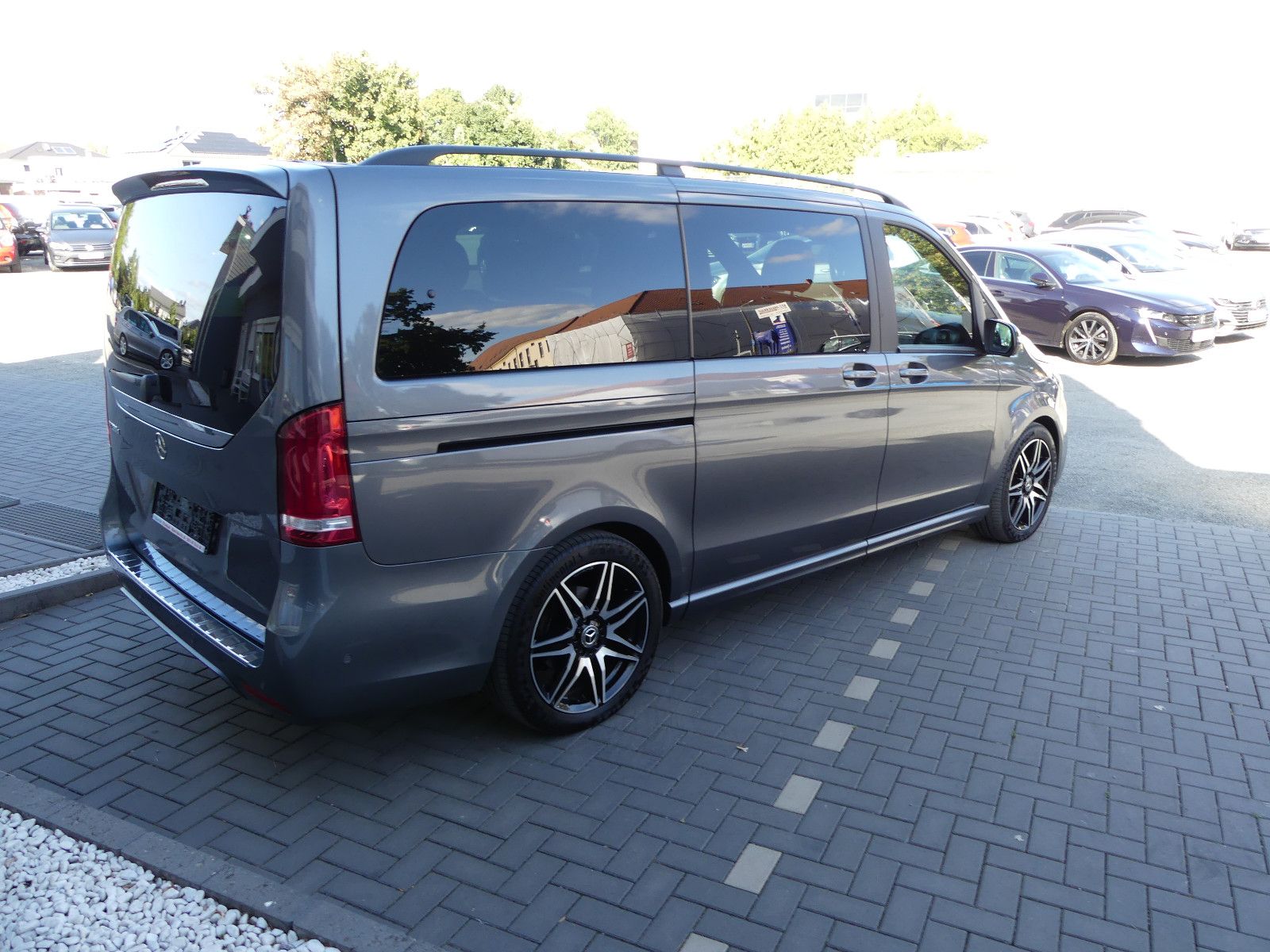 Fahrzeugabbildung Mercedes-Benz V 250 "SCHECKHEFTGEPF."AMG-LINE"7.SITZER"
