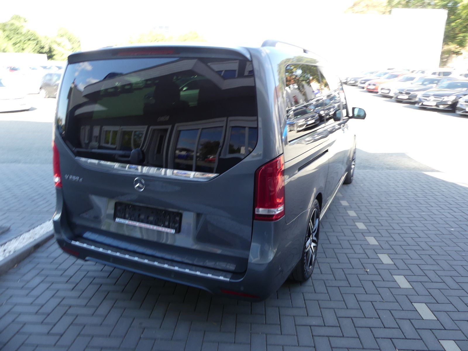 Fahrzeugabbildung Mercedes-Benz V 250 "SCHECKHEFTGEPF."AMG-LINE"7.SITZER"