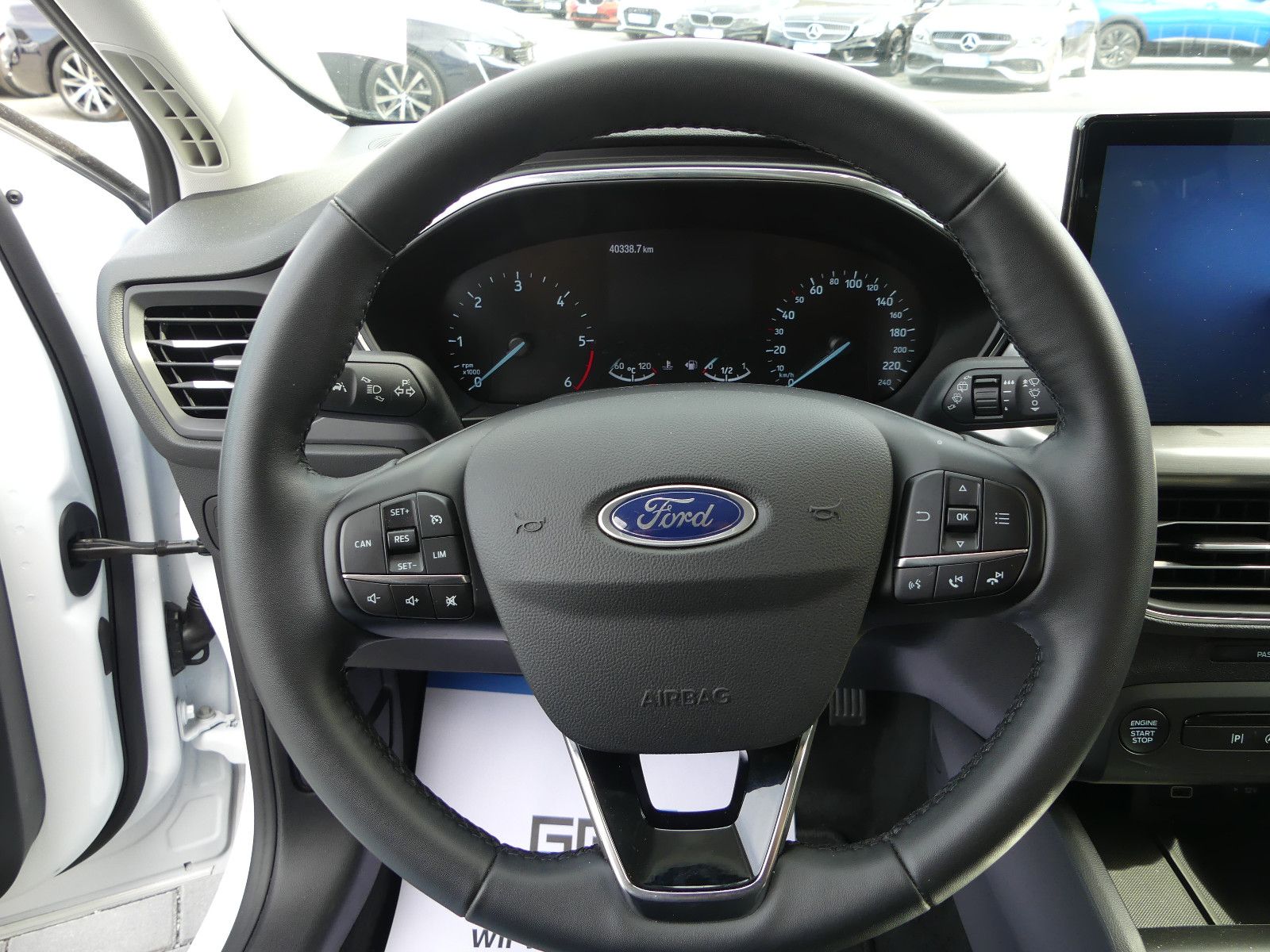 Fahrzeugabbildung Ford Focus Turnier Titanium"40TKM"AUTOMATIK"
