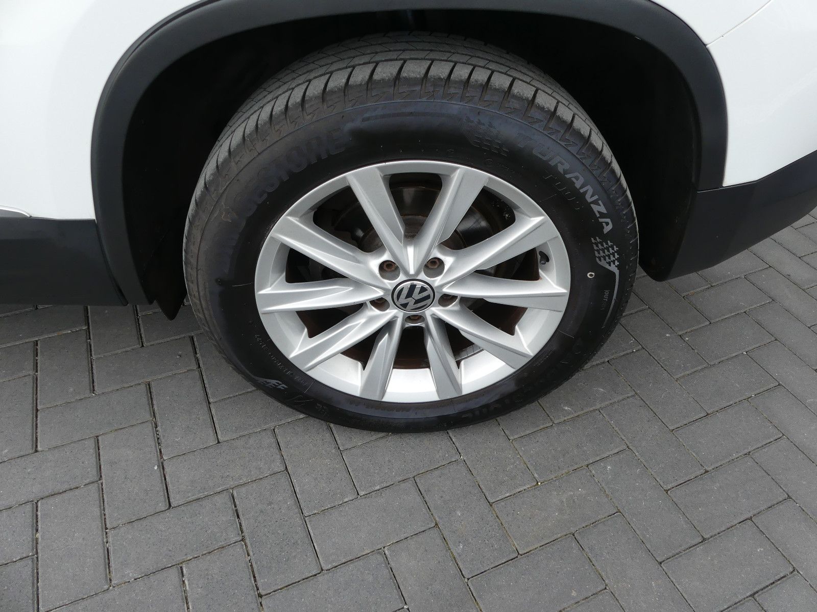 Fahrzeugabbildung Volkswagen Tiguan Sport & Style BMT"SCHECKHEFTGEPF."