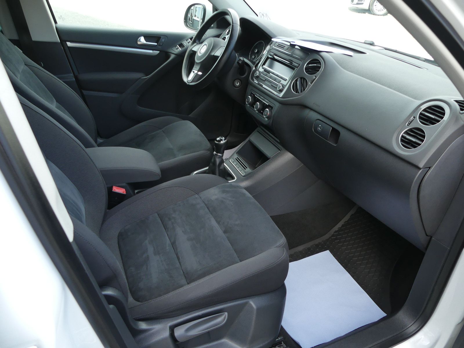 Fahrzeugabbildung Volkswagen Tiguan Sport & Style BMT"SCHECKHEFTGEPF."