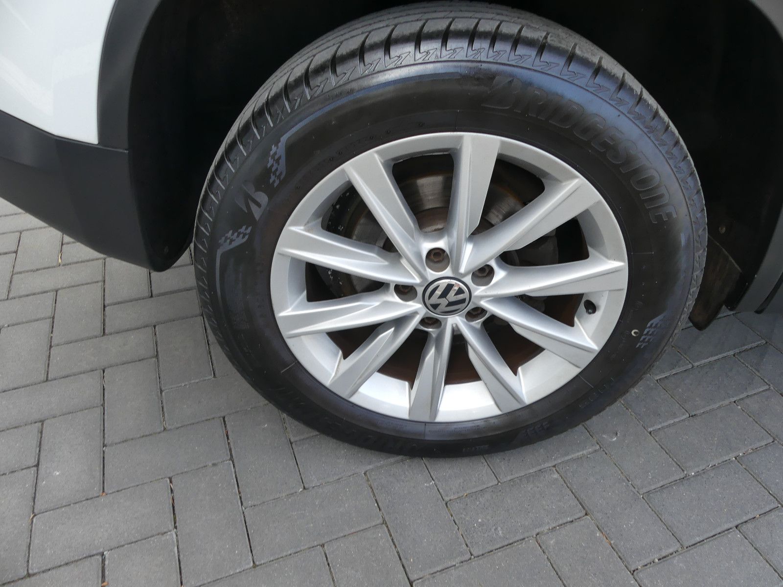 Fahrzeugabbildung Volkswagen Tiguan Sport & Style BMT"SCHECKHEFTGEPF."