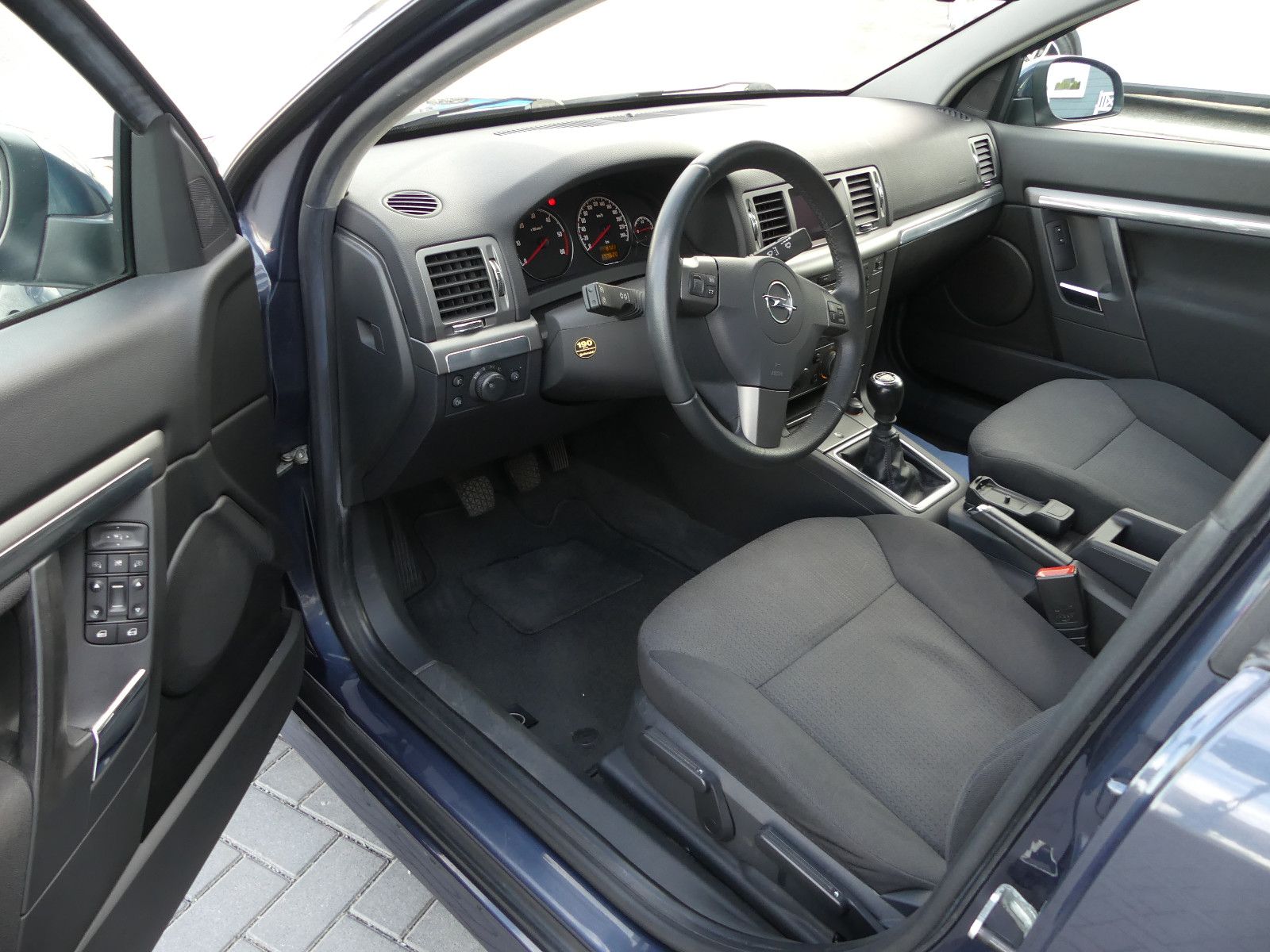 Fahrzeugabbildung Opel Signum Edition, *TÜV NEU*, *1.9 Diesel*