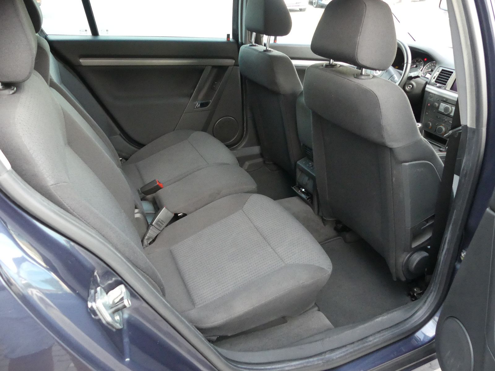 Fahrzeugabbildung Opel Signum Edition, *TÜV NEU*, *1.9 Diesel*
