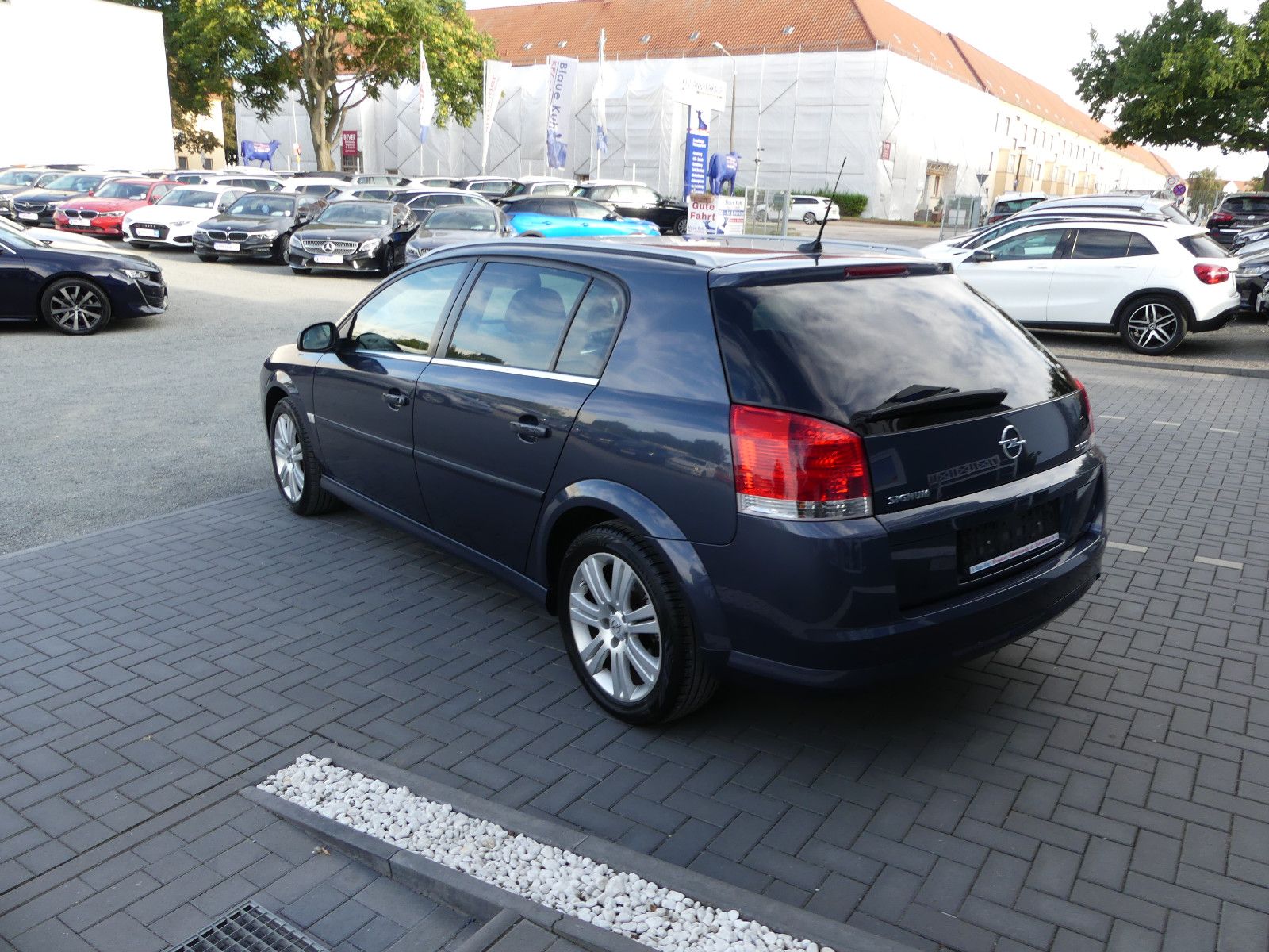 Fahrzeugabbildung Opel Signum Edition, *TÜV NEU*, *1.9 Diesel*