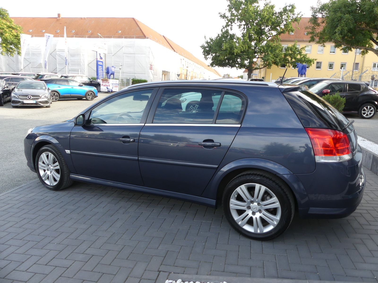 Fahrzeugabbildung Opel Signum Edition, *TÜV NEU*, *1.9 Diesel*