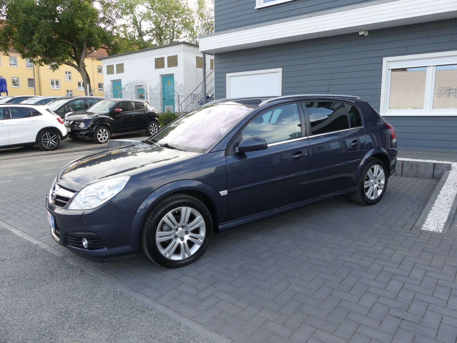 Fahrzeugabbildung Opel Signum Edition, *TÜV NEU*, *1.9 Diesel*