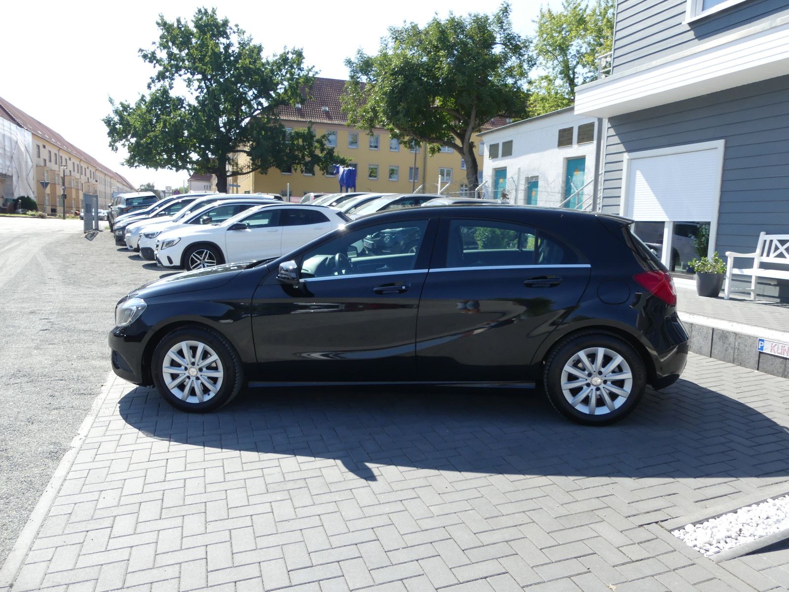 Fahrzeugabbildung Mercedes-Benz A 180 A A 180 BlueEfficiency"72TKM"AUTOMATIK"