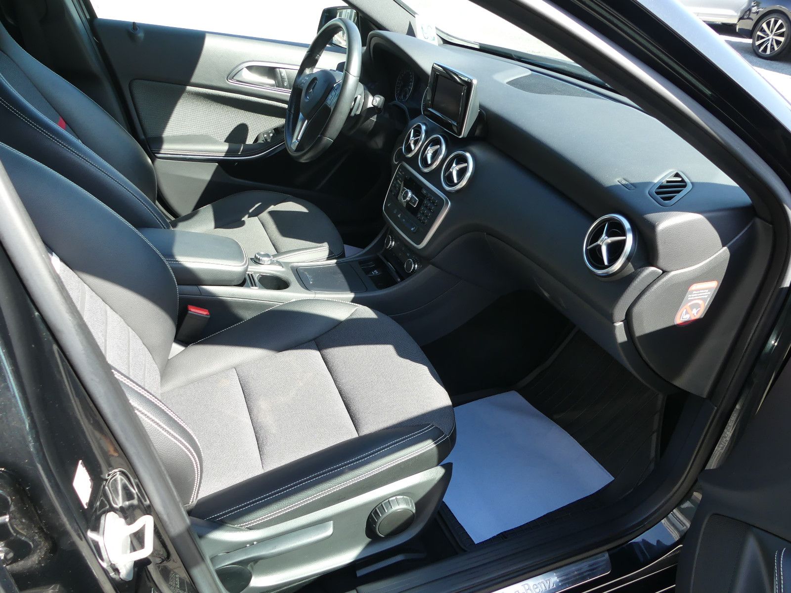 Fahrzeugabbildung Mercedes-Benz A 180 A A 180 BlueEfficiency"72TKM"AUTOMATIK"