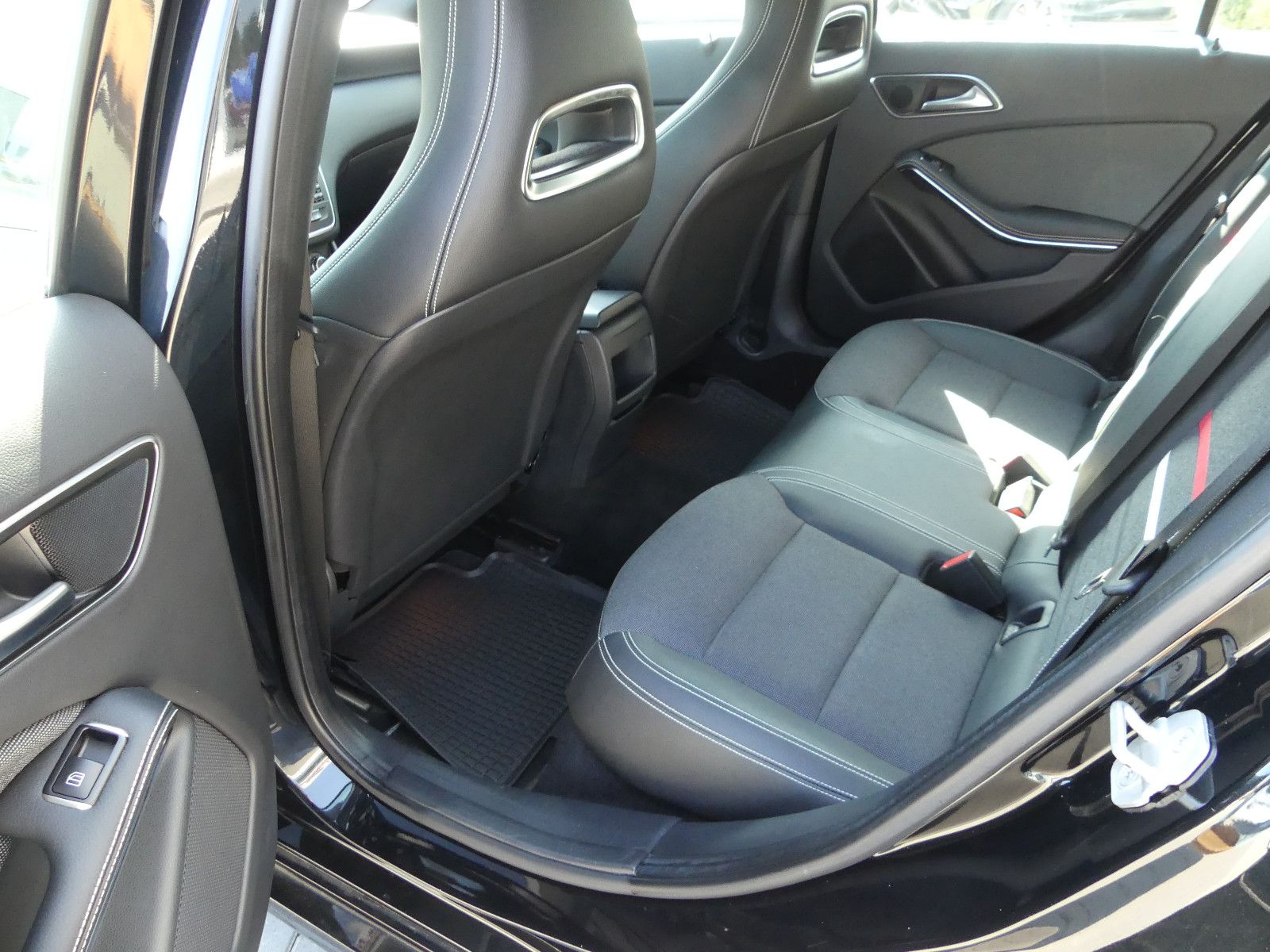 Fahrzeugabbildung Mercedes-Benz A 180 A A 180 BlueEfficiency"72TKM"AUTOMATIK"