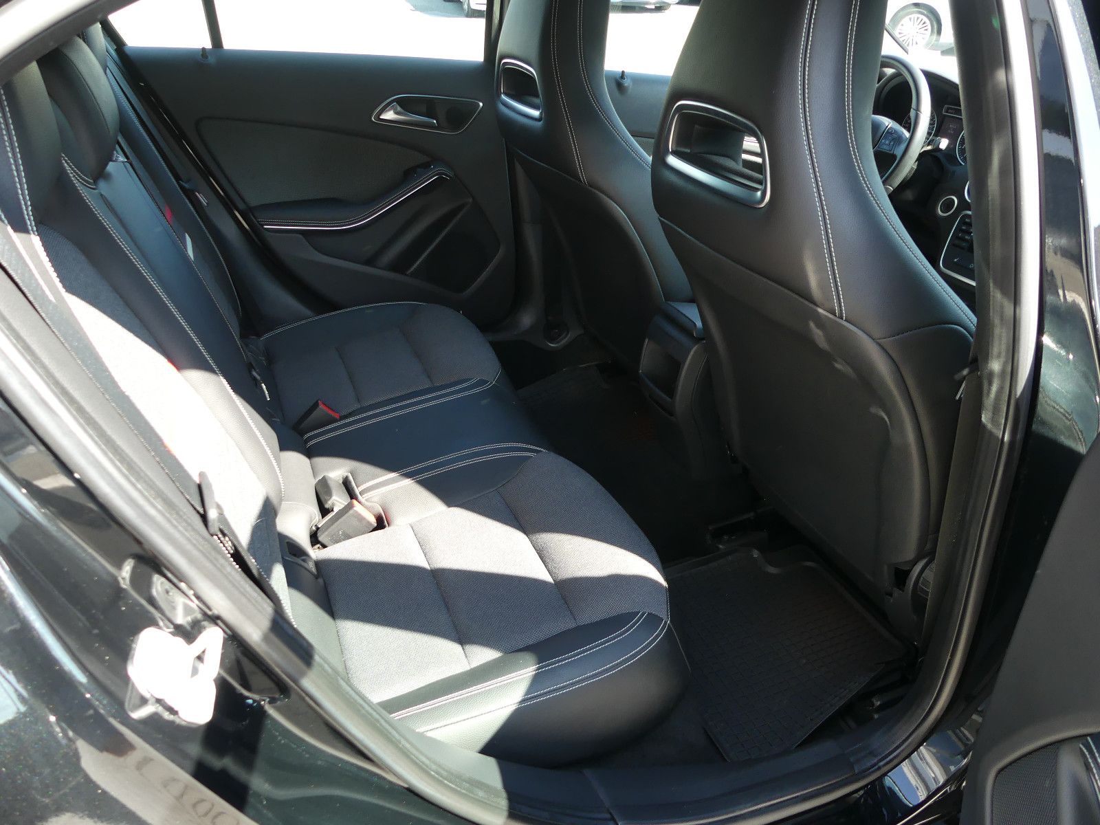 Fahrzeugabbildung Mercedes-Benz A 180 A A 180 BlueEfficiency"72TKM"AUTOMATIK"