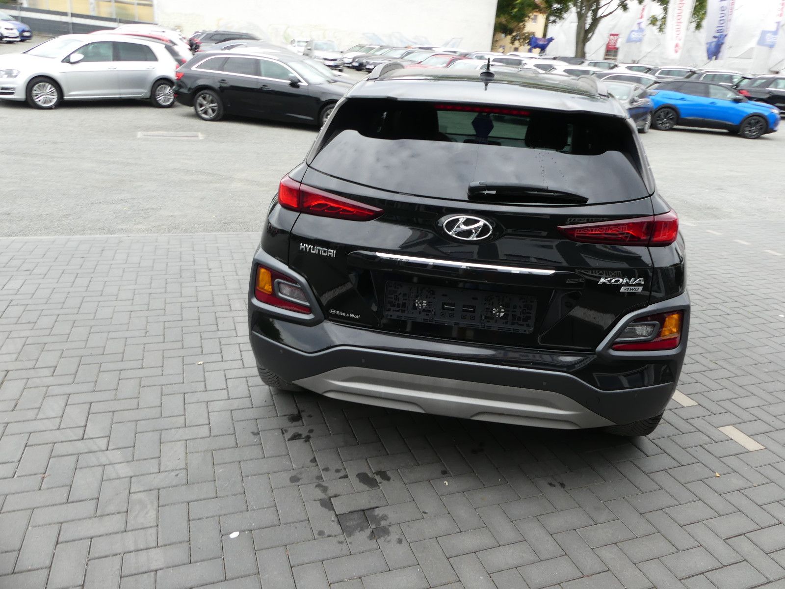 Fahrzeugabbildung Hyundai Kona Premium 4WD"85TKM"SCHECKHEFTGEPF."
