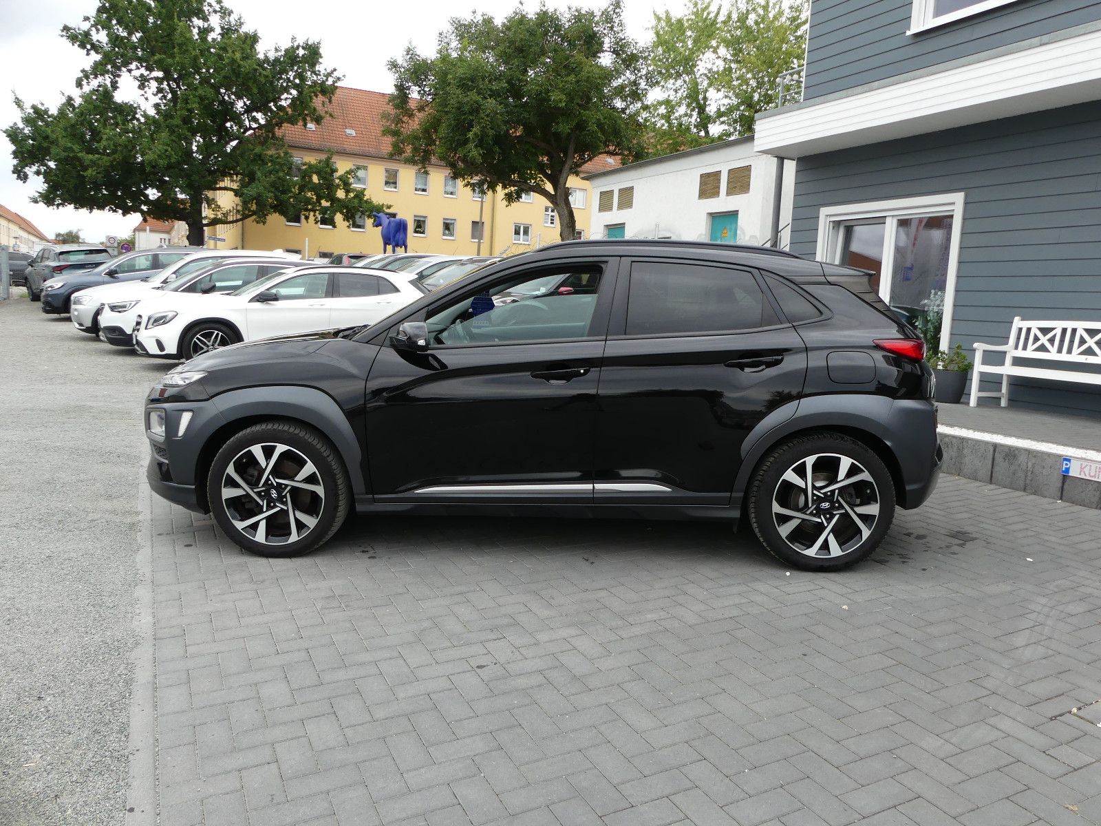 Fahrzeugabbildung Hyundai Kona Premium 4WD"85TKM"SCHECKHEFTGEPF."