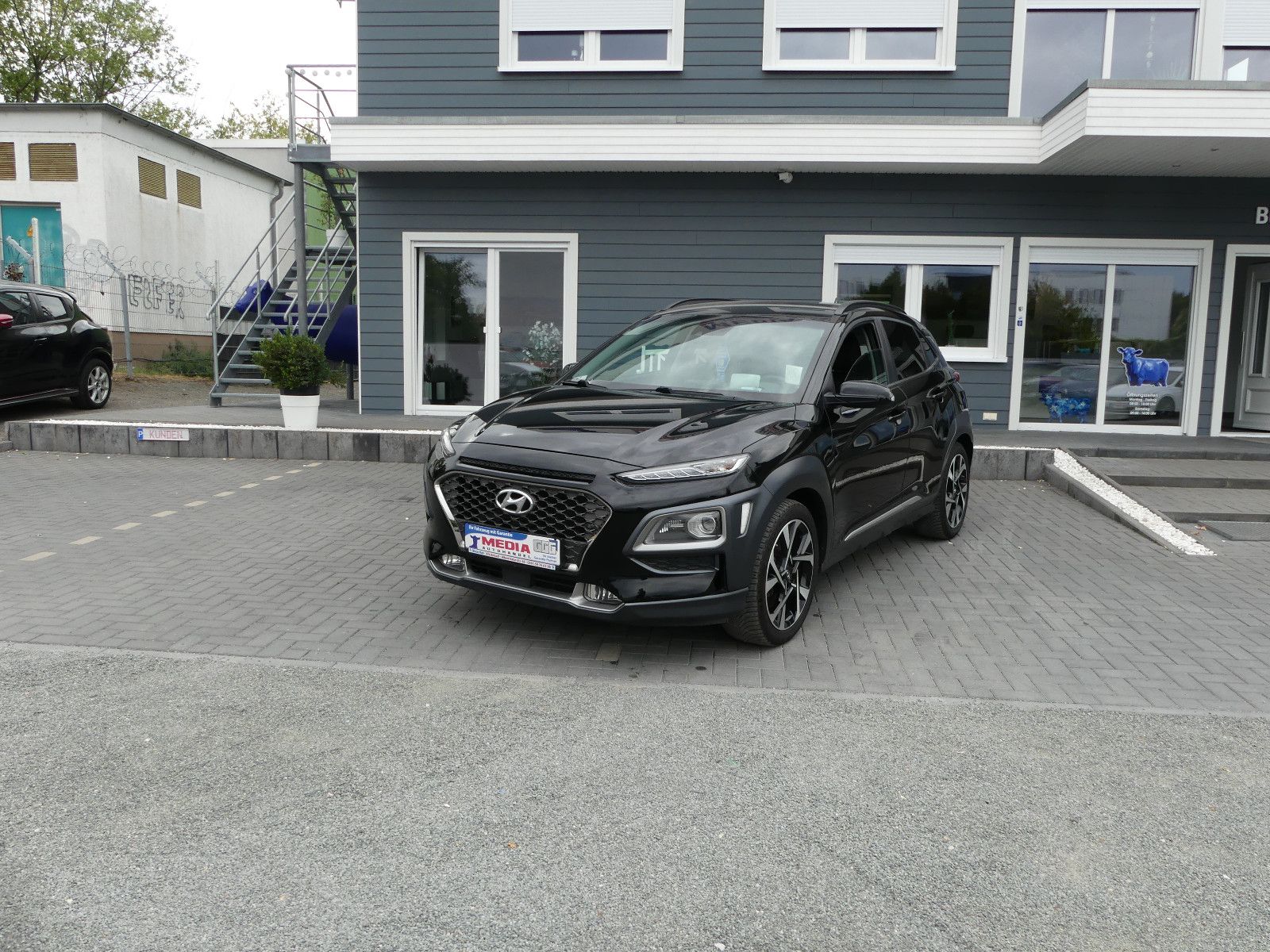 Fahrzeugabbildung Hyundai Kona Premium 4WD"85TKM"SCHECKHEFTGEPF."