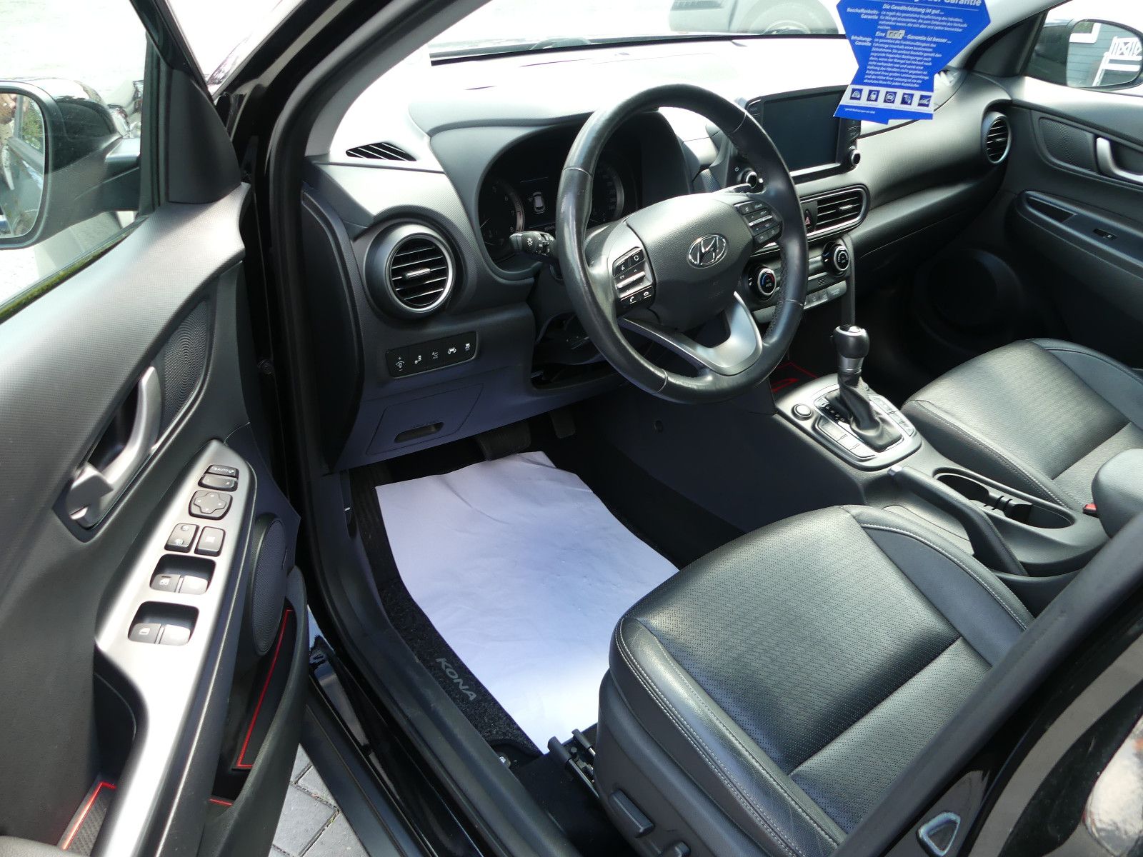Fahrzeugabbildung Hyundai Kona Premium 4WD"85TKM"SCHECKHEFTGEPF."