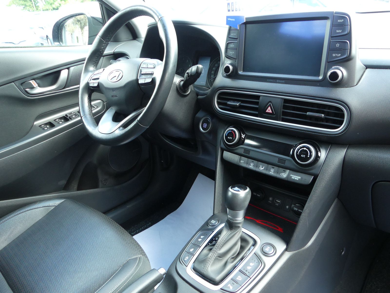 Fahrzeugabbildung Hyundai Kona Premium 4WD"85TKM"SCHECKHEFTGEPF."