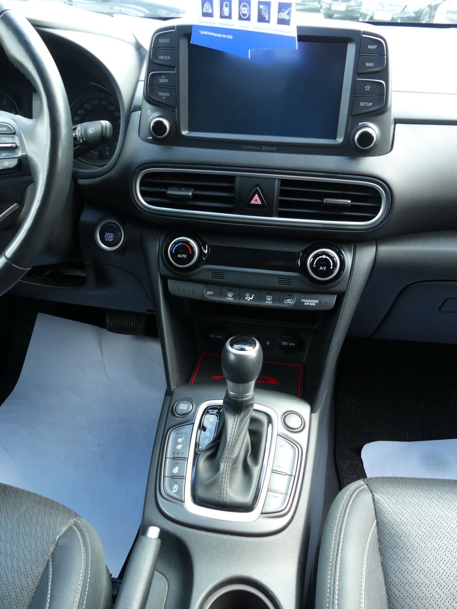 Fahrzeugabbildung Hyundai Kona Premium 4WD"85TKM"SCHECKHEFTGEPF."