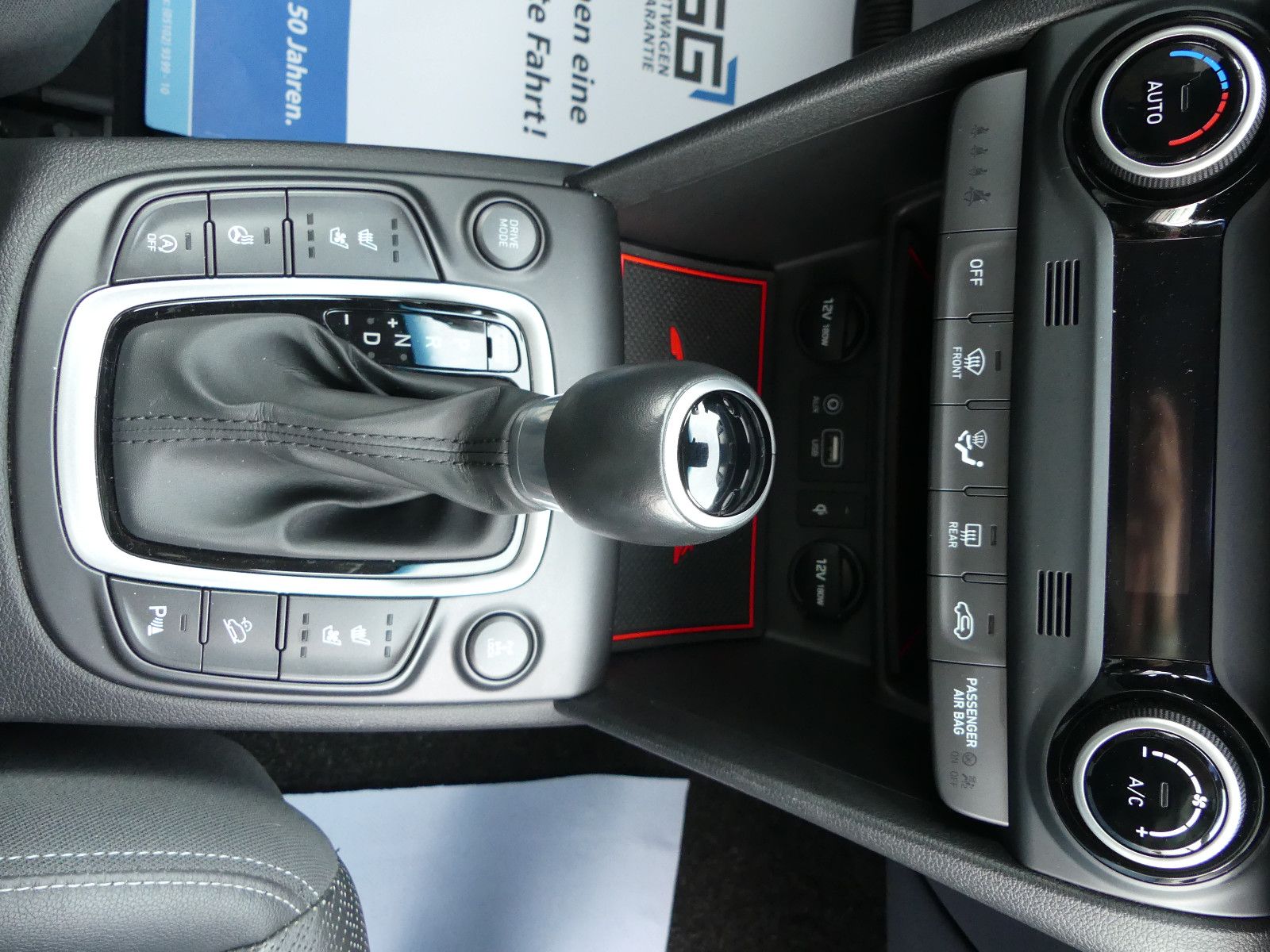 Fahrzeugabbildung Hyundai Kona Premium 4WD"85TKM"SCHECKHEFTGEPF."
