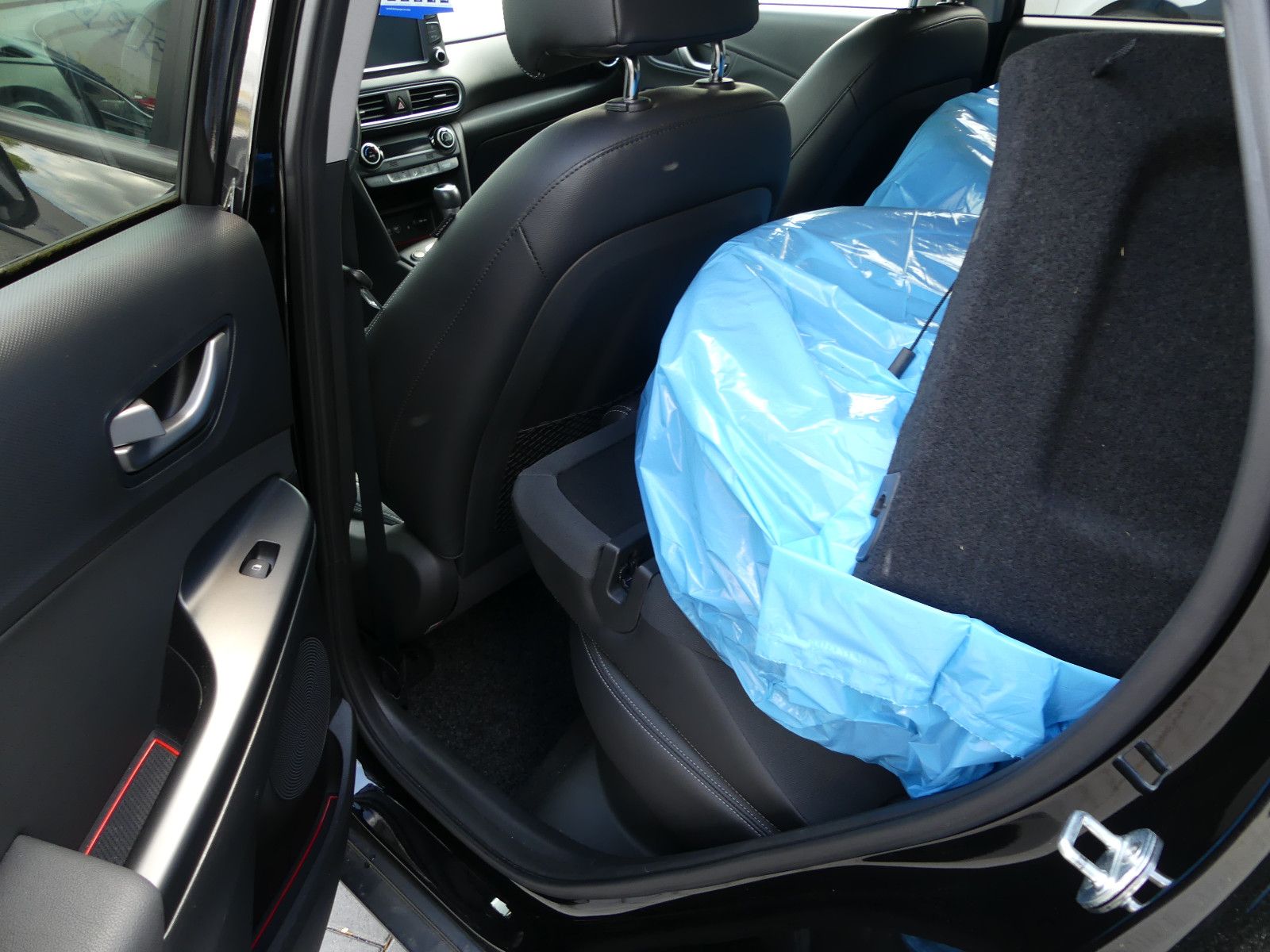 Fahrzeugabbildung Hyundai Kona Premium 4WD"85TKM"SCHECKHEFTGEPF."