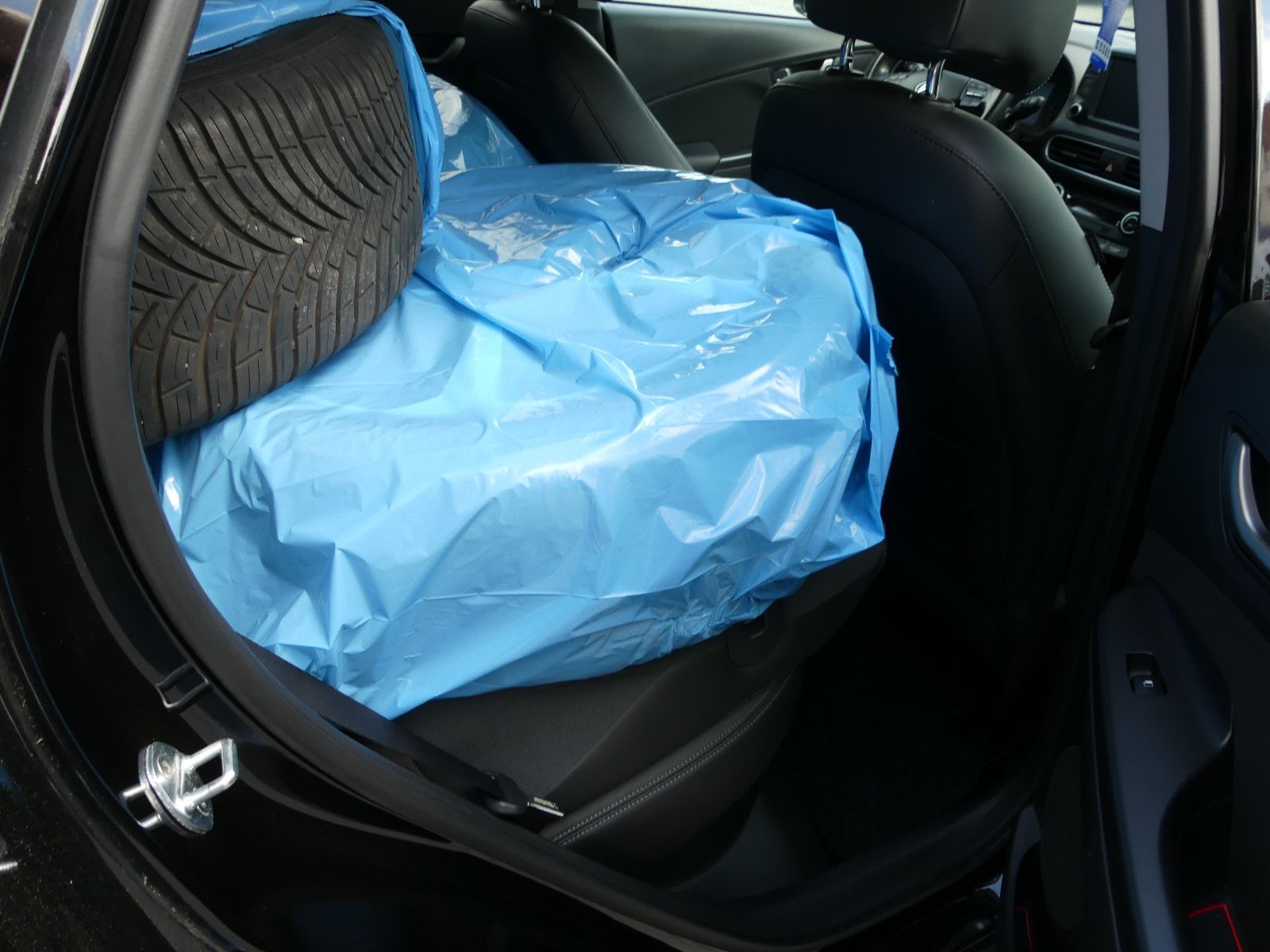 Fahrzeugabbildung Hyundai Kona Premium 4WD"85TKM"SCHECKHEFTGEPF."