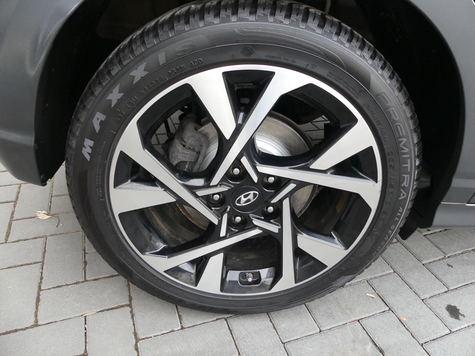 Fahrzeugabbildung Hyundai Kona Premium 4WD"85TKM"SCHECKHEFTGEPF."