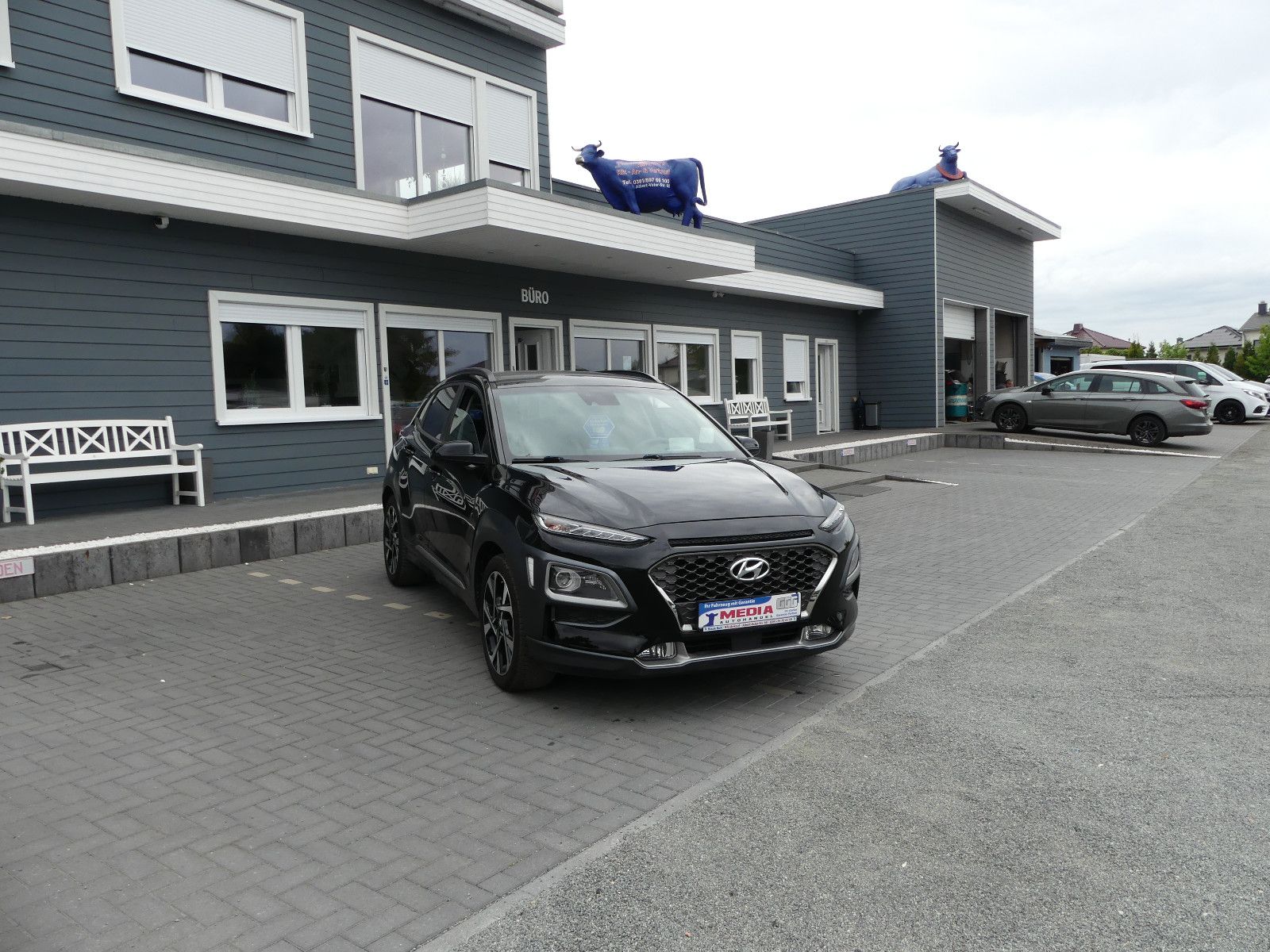 Fahrzeugabbildung Hyundai Kona Premium 4WD"85TKM"SCHECKHEFTGEPF."