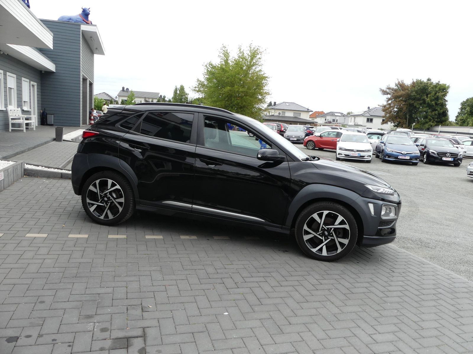 Fahrzeugabbildung Hyundai Kona Premium 4WD"85TKM"SCHECKHEFTGEPF."