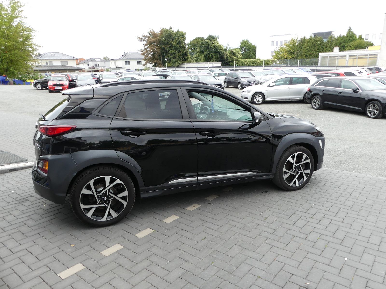 Fahrzeugabbildung Hyundai Kona Premium 4WD"85TKM"SCHECKHEFTGEPF."
