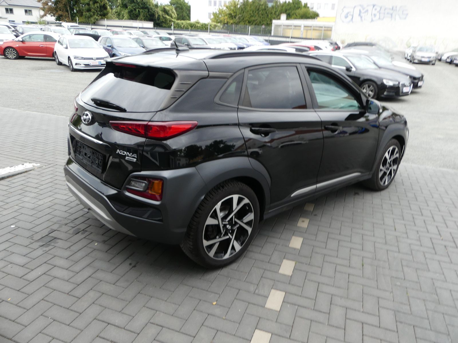 Fahrzeugabbildung Hyundai Kona Premium 4WD"85TKM"SCHECKHEFTGEPF."