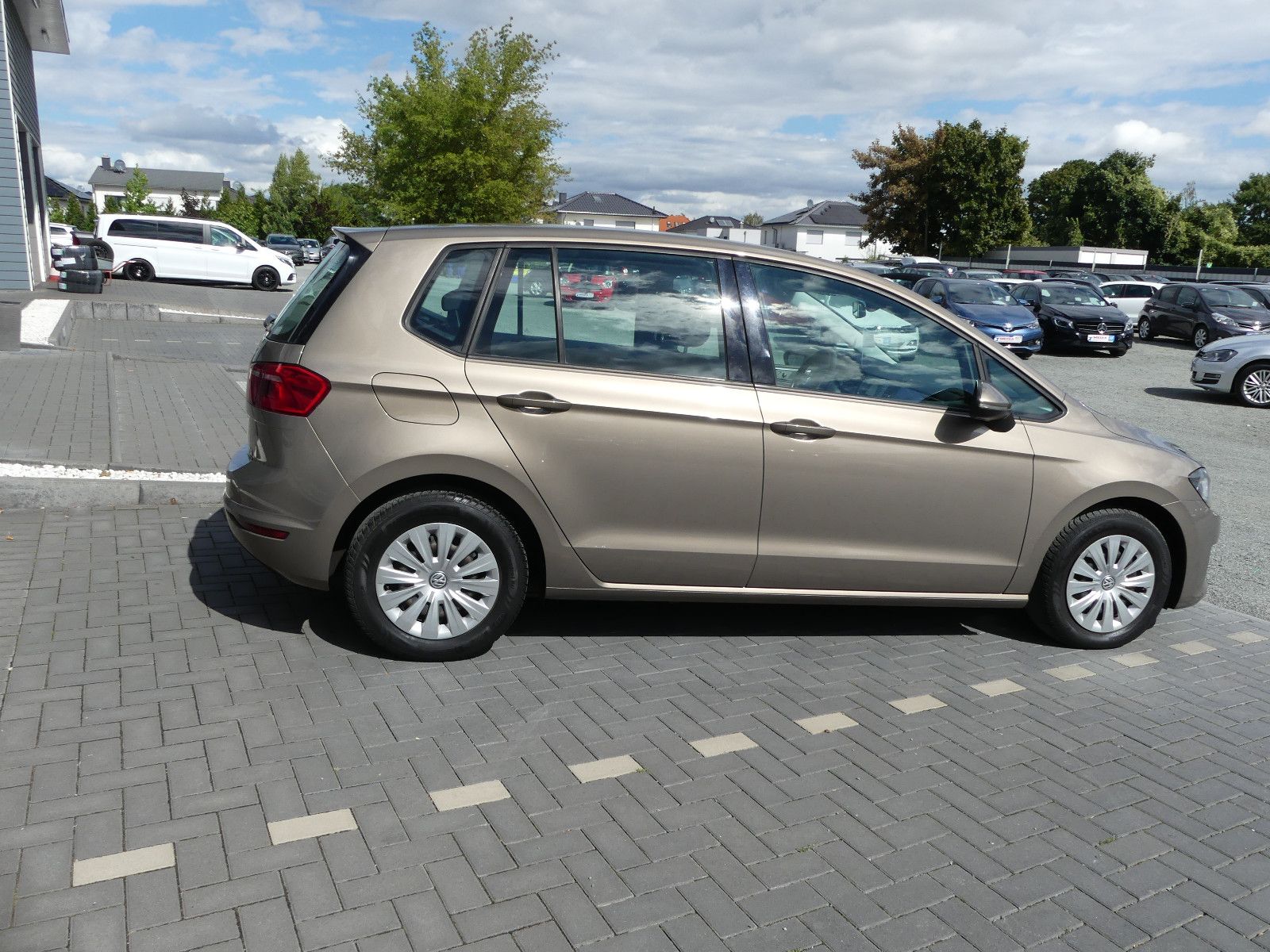 Fahrzeugabbildung Volkswagen Golf Sportsvan VII Trendline BMT/Start-Stopp