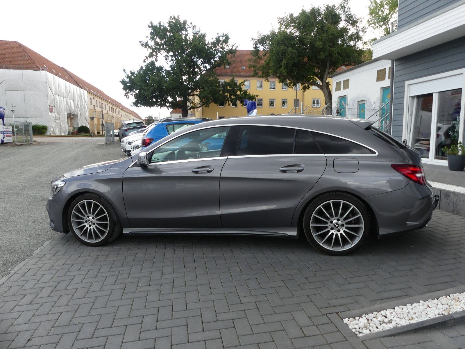 Fahrzeugabbildung Mercedes-Benz CLA Shooting Brake CLA 200 AMG - Line"58TKM"