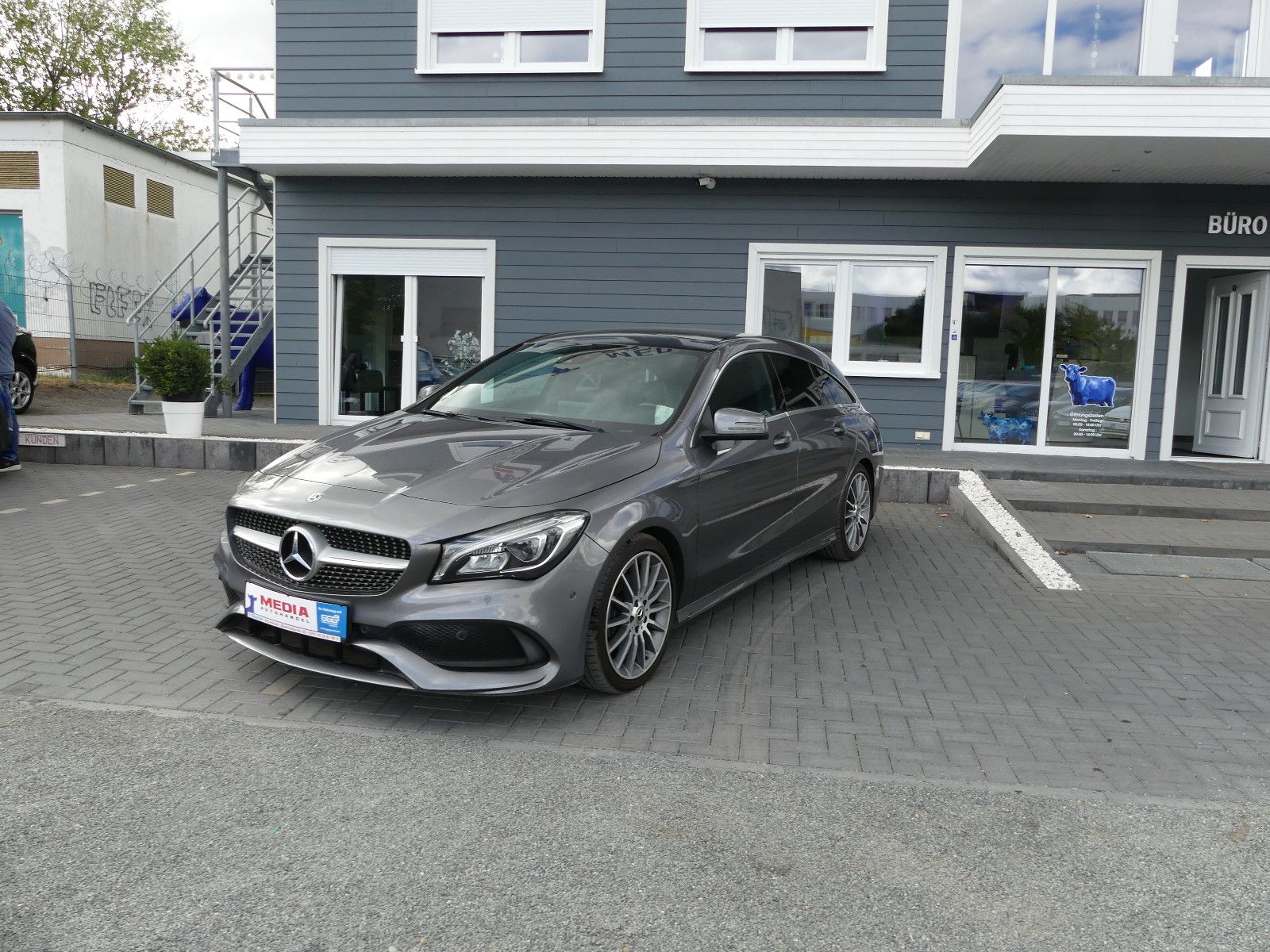 Fahrzeugabbildung Mercedes-Benz CLA Shooting Brake CLA 200 AMG - Line"58TKM"