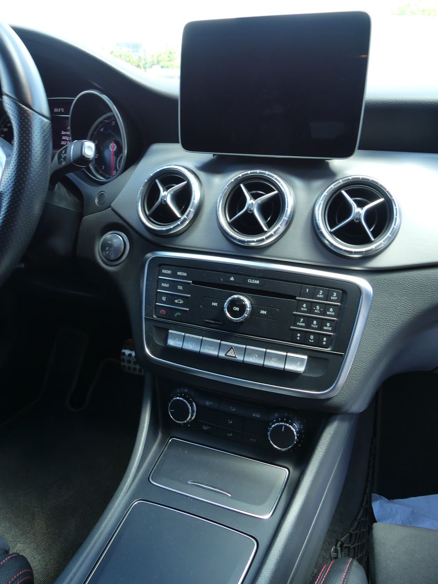 Fahrzeugabbildung Mercedes-Benz CLA Shooting Brake CLA 200 AMG - Line"58TKM"