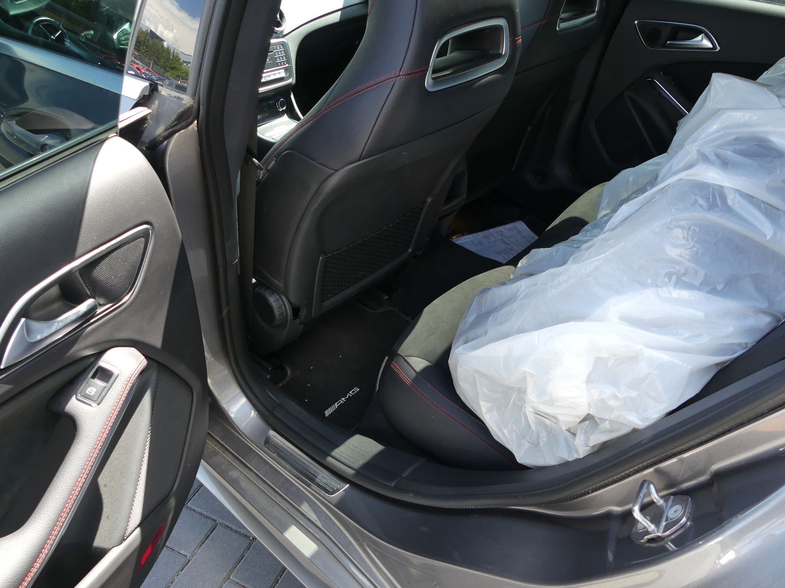 Fahrzeugabbildung Mercedes-Benz CLA Shooting Brake CLA 200 AMG - Line"58TKM"