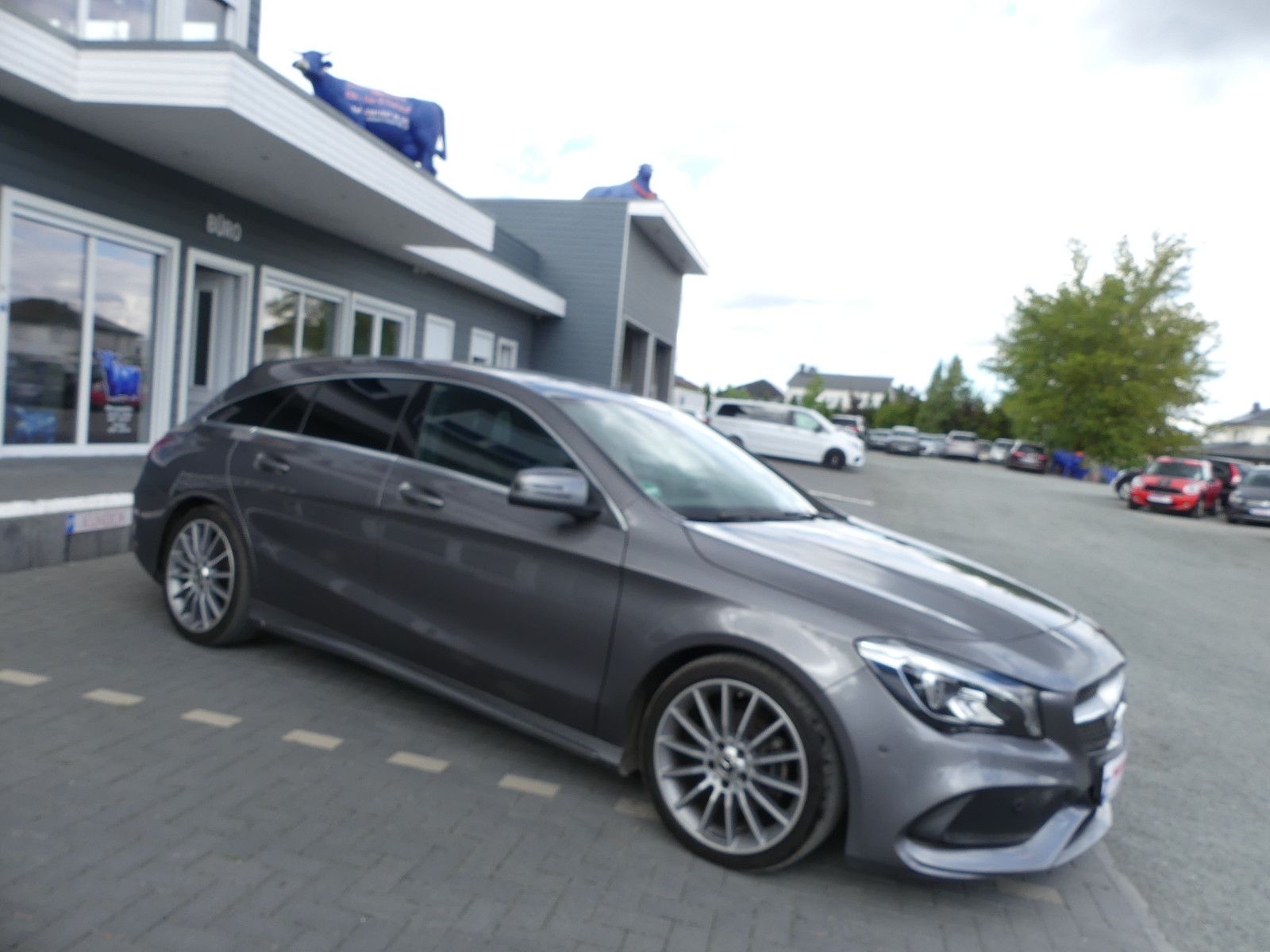 Fahrzeugabbildung Mercedes-Benz CLA Shooting Brake CLA 200 AMG - Line"58TKM"