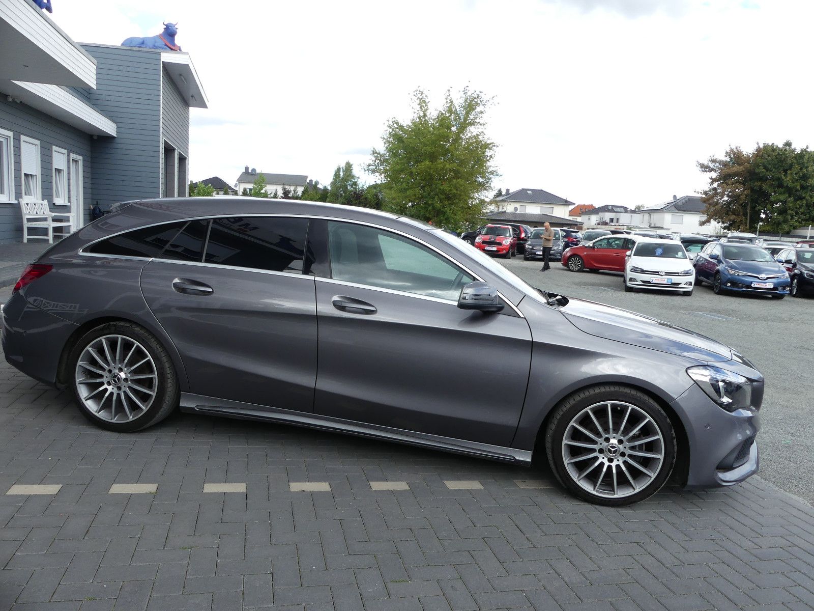 Fahrzeugabbildung Mercedes-Benz CLA Shooting Brake CLA 200 AMG - Line"58TKM"