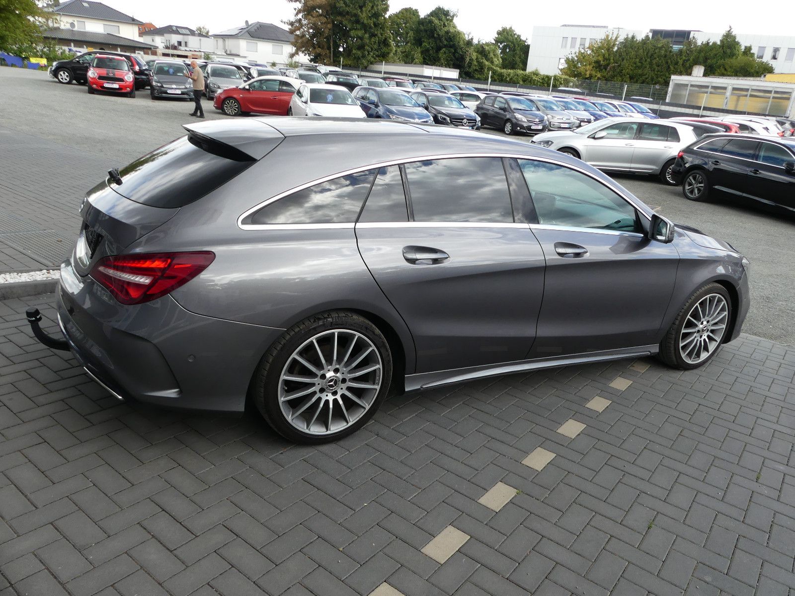 Fahrzeugabbildung Mercedes-Benz CLA Shooting Brake CLA 200 AMG - Line"58TKM"