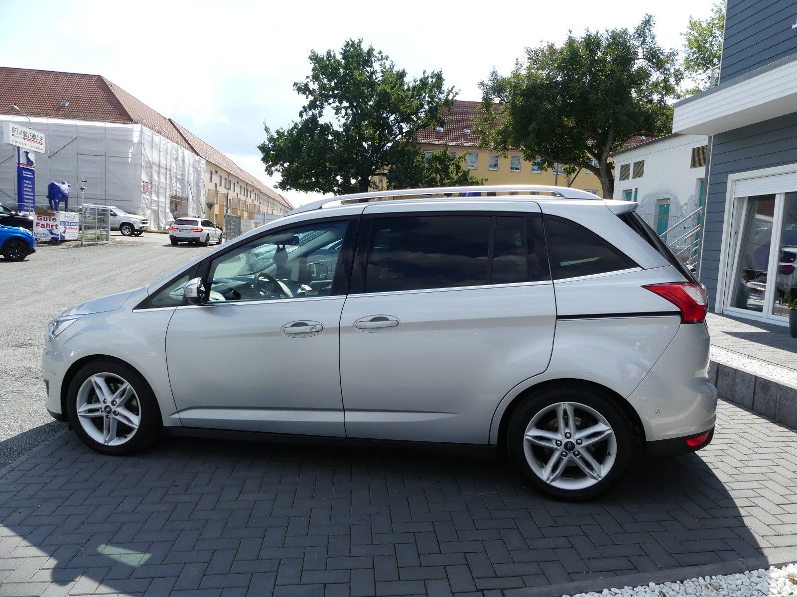 Fahrzeugabbildung Ford Grand C-Max Grand C-MAX Titanium, * 7 SITZER*
