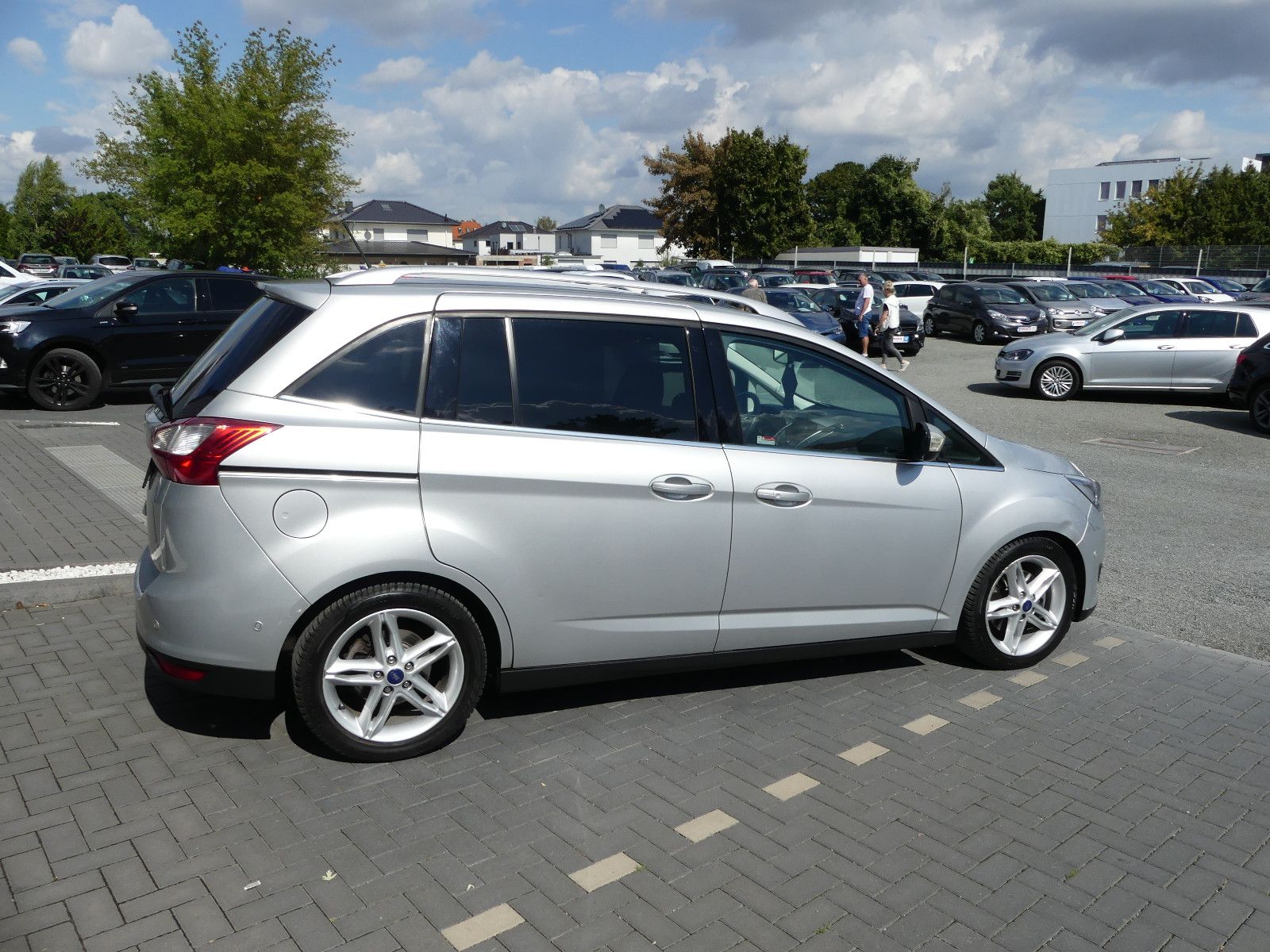 Fahrzeugabbildung Ford Grand C-Max Grand C-MAX Titanium, * 7 SITZER*
