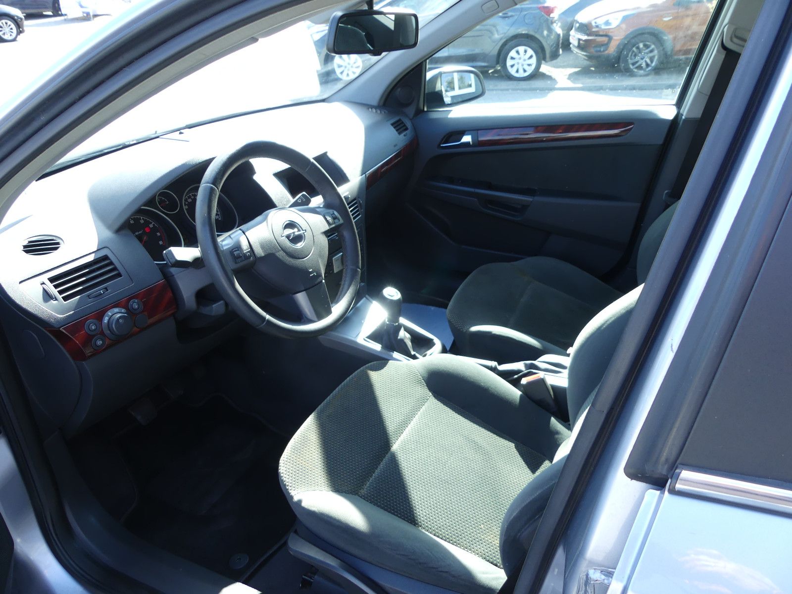 Fahrzeugabbildung Opel Astra H Lim. Elegance