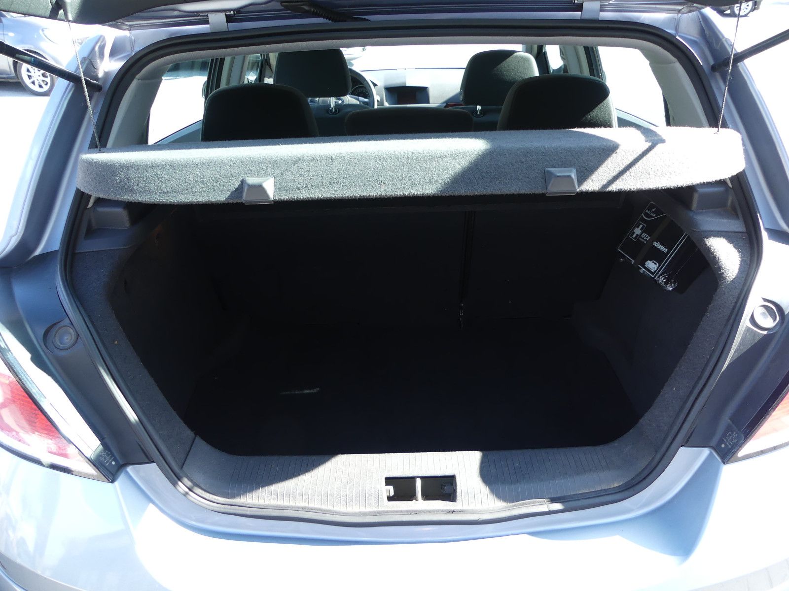 Fahrzeugabbildung Opel Astra H Lim. Elegance