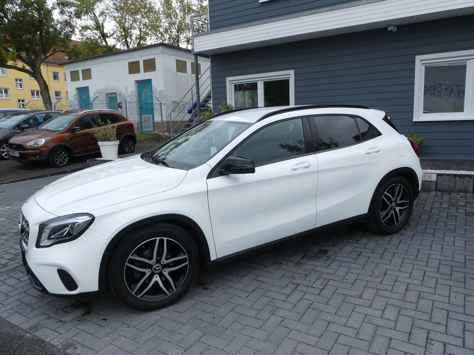 Fahrzeugabbildung Mercedes-Benz GLA 200 GLA -Klasse GLA 200