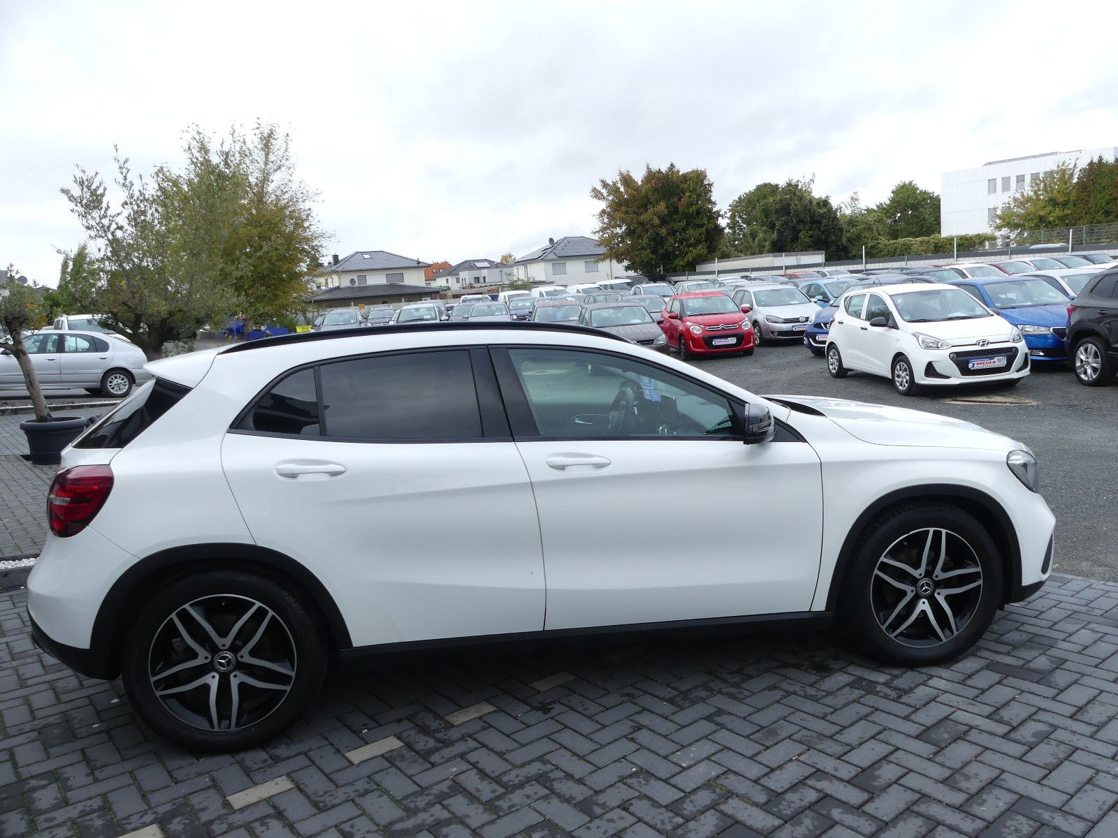 Fahrzeugabbildung Mercedes-Benz GLA 200 GLA -Klasse GLA 200