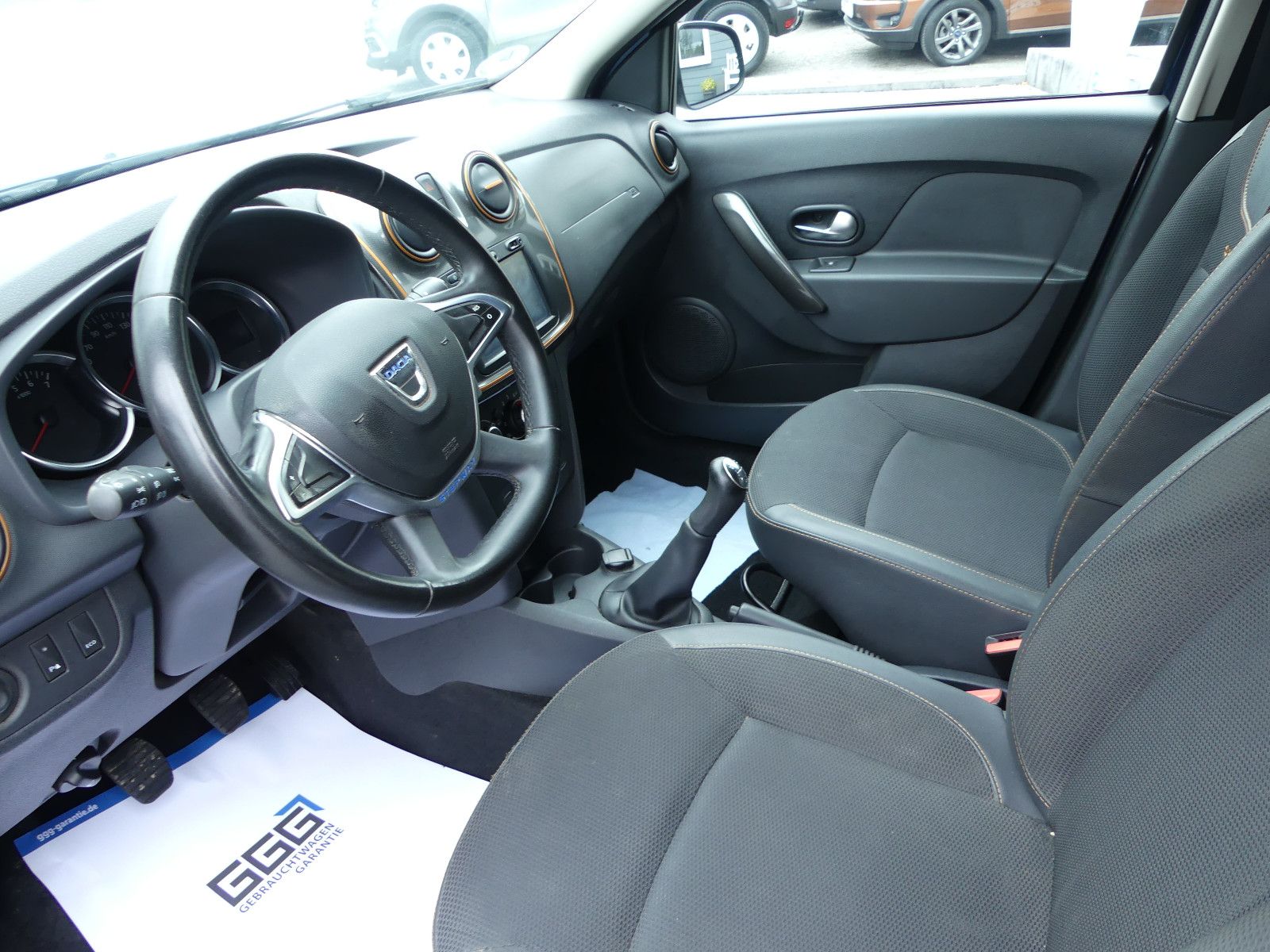 Fahrzeugabbildung Dacia Logan MCV II Kombi Stepway Celebration