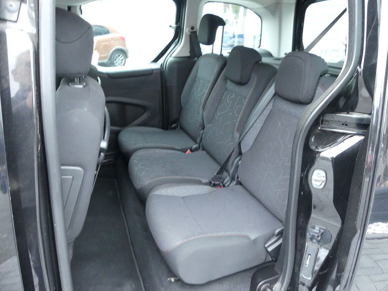 Fahrzeugabbildung Peugeot Partner Tepee Active, Automatik