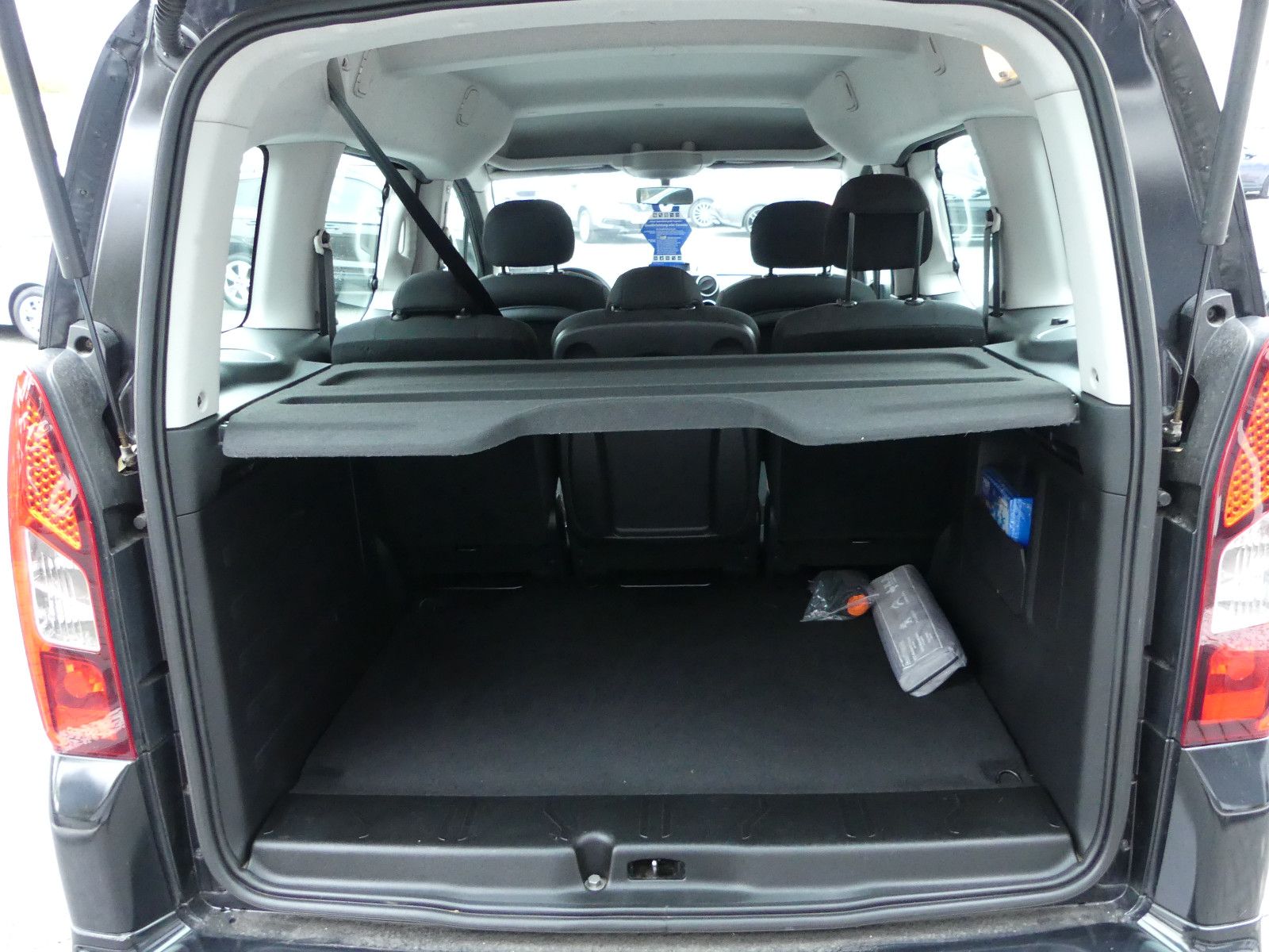 Fahrzeugabbildung Peugeot Partner Tepee Active, Automatik