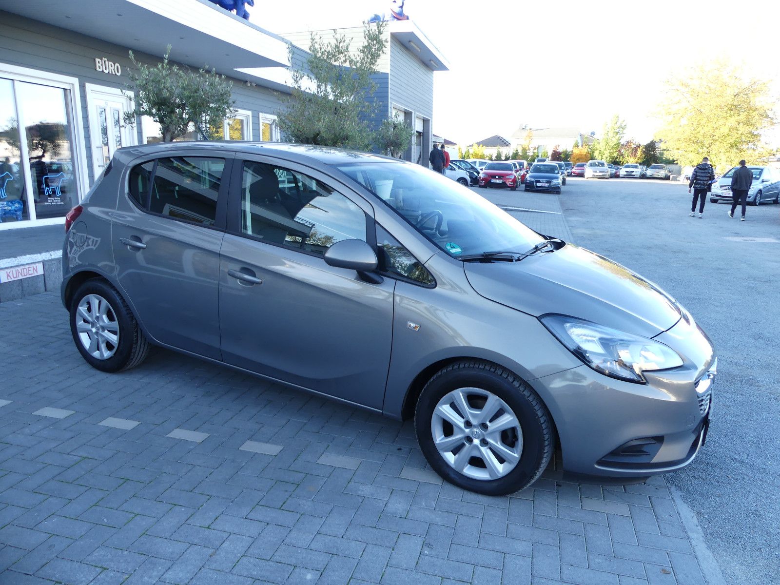 Fahrzeugabbildung Opel Corsa E Edition 1.4