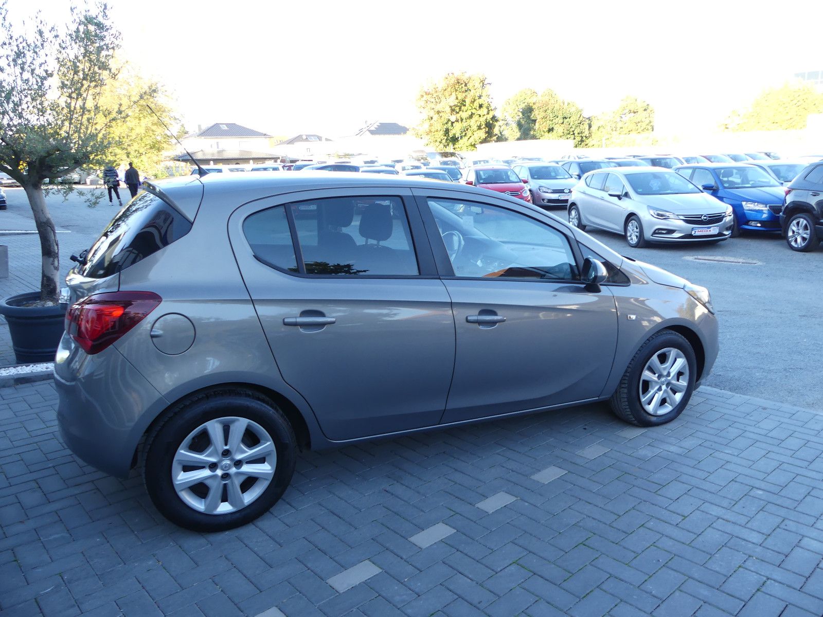 Fahrzeugabbildung Opel Corsa E Edition 1.4